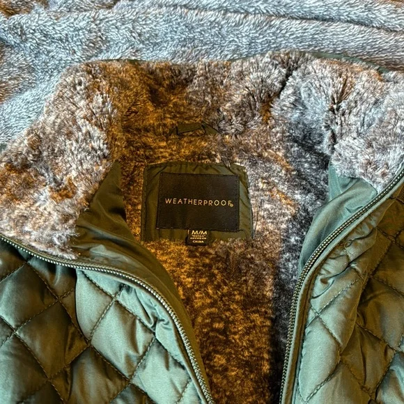 Weatherproof lined quilted vest - Picture 2 of 5